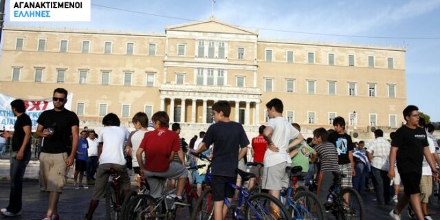 Δύο εβδομάδες στο δρόμο οι Αγανακτισμένοι