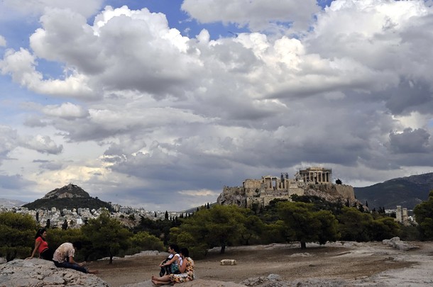 Συννεφιά και ασθενείς βροχές