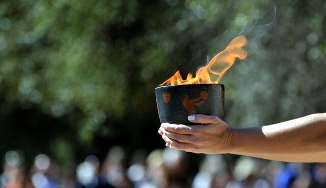 Δείτε live τη τελετή παράδοσης-παραλαβής της Ολυμπιακής Φλόγας