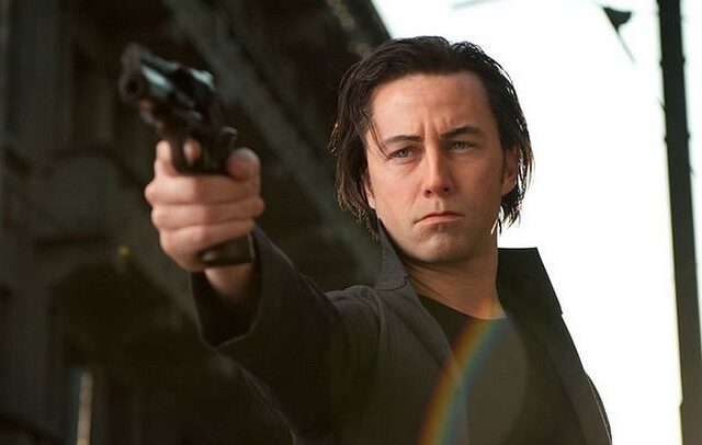 ”Looper”: νέες φωτογραφίες από το φουτουριστικό τριπ του Ράιαν Τζόνσον