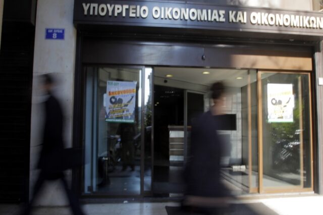 ΣτΕ: Νόμιμες οι περικοπές στις αποδοχές των υπαλλήλων του ΥΠΟΙΚ