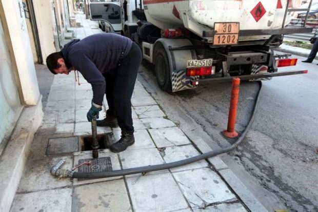 Βαρύς Χειμώνας για τους καταναλωτές: Εξισώνεται ο φόρος κίνησης και πετρελαίου