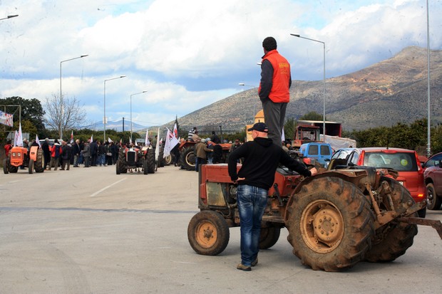 Τα τρακτέρ επέστρεψαν. Παραστάσεις διαμαρτυρίας στη Θεσσαλία