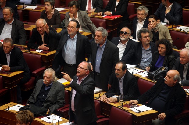 Ψηφίστηκε η τροπολογία για τα δάνεια των κομμάτων. Έντονη αντίδραση από ΣΥΡΙΖΑ