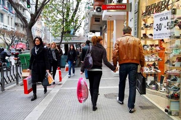 Στις 13.00 ανοίγουν σήμερα τα εμπορικά πολυκαταστήματα