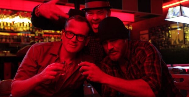 ”Cheap Thrills”: Μέχρι που θα φτάνατε για μια χούφτα δολάρια