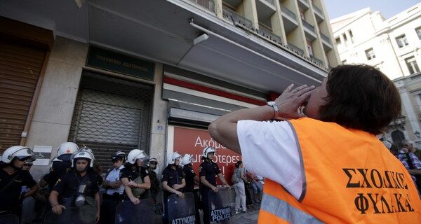 Για πρώτη φορά εκλογική χρονιά με… απολύσεις: Τι φέρνει το 2014 για τους ΟΤΑ