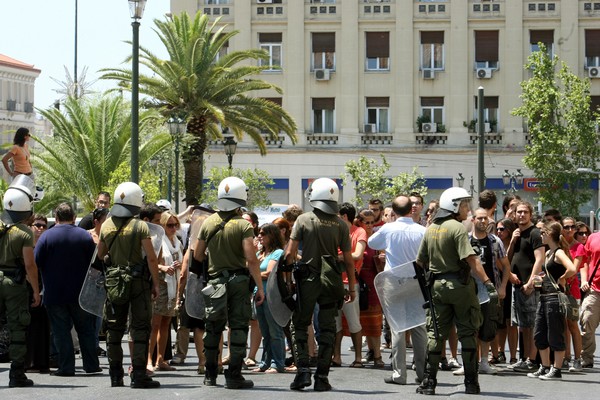 Προσαγωγές φωτορεπόρτερ στο Μοναστηράκι