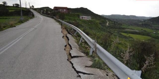 Συνεχίζει να ταρακουνιέται για έκτη μέρα η Κεφαλλονιά