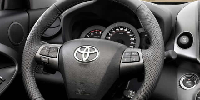 Toyota: Ανακαλεί 190.000 αυτοκίνητα λόγω αερόσακων
