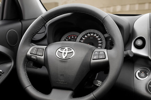 Toyota: Ανακαλεί 190.000 αυτοκίνητα λόγω αερόσακων