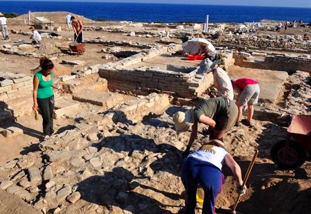 Ανακαλύφτηκαν μυστηριώδεις τάφοι στο Κάτω Κουφονήσι