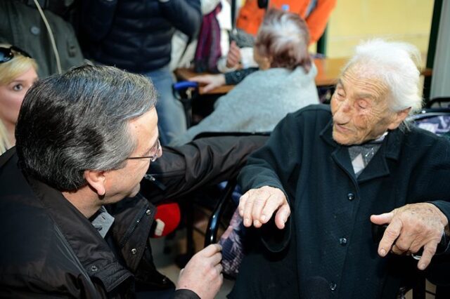 Πέθανε η γιαγιά Στέλλα που συνομίλησε με τον Πρωθυπουργό στο Ληξούρι