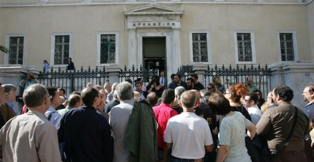 Tο ΣτΕ κρίνει τη διαθεσιμότητα. Συγκέντρωση διαμαρτυρίας από ΠΟΕ-ΟΤΑ, εκπαιδευτικούς