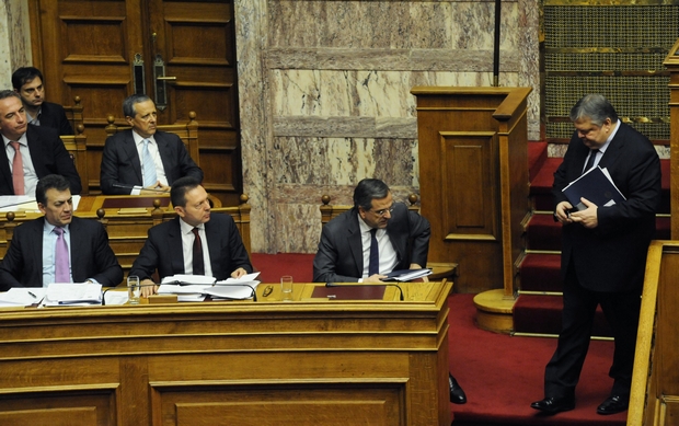 Πίεση στις κοινοβουλευτικές ομάδες Ν.Δ -ΠΑΣΟΚ να ψηφιστεί η συμφωνία με την τρόικα. Το τηλεφώνημα Στουρνάρα σε Παπανδρέου