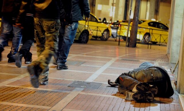 Επίδομα ελάχιστου εισοδήματος: Ποιοι θα πάρουν έως 370 ευρώ