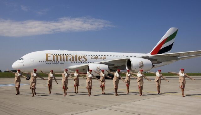 Η Emirates προσλαμβάνει 3.800 αεροσυνοδούς