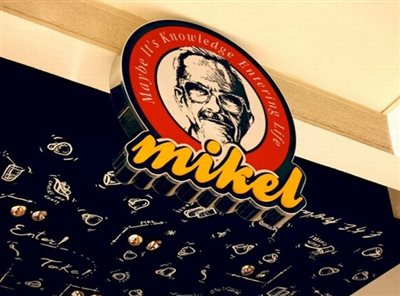 Πέθανε ο παππούς των Mikel