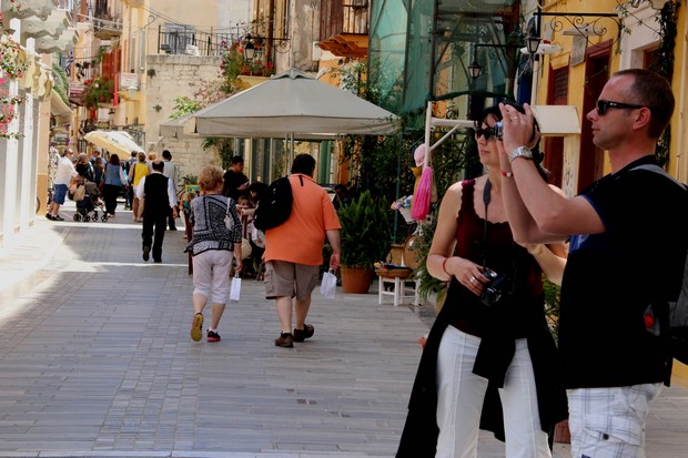 Έχει ξεφύγει προς τα πάνω για τα καλά ο τουρισμός. Νέο ρεκόρ αφίξεων