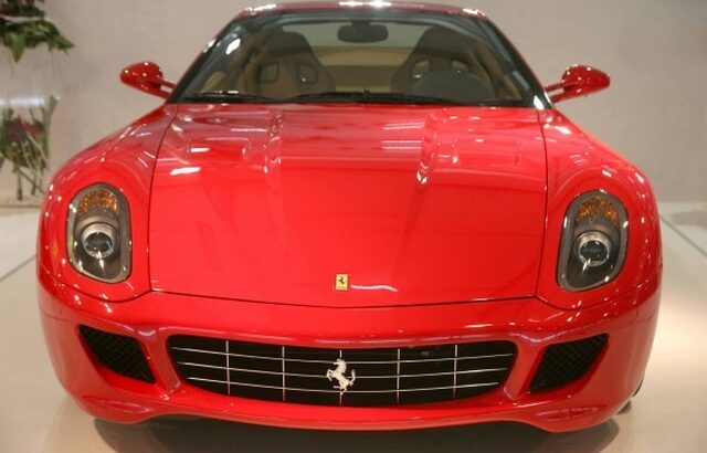 Διευθυντής – γιατρός με Ferrari, ιδιωτικό αεροπλάνο και… χωρίς πτυχίο ιατρικής