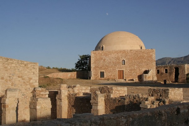 Τουρίστας έπεσε στο κενό στο κάστρο του Ρεθύμνου