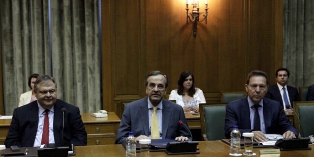 Στουρνάρας και ΔΗΜΑΡ “κλειδώνουν” τον ανασχηματισμό