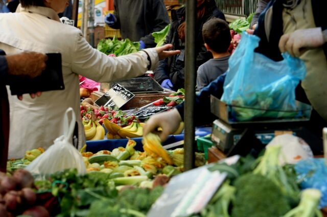 Τιμές κάτω του μέσου κοινοτικού όρου: Βραχνάς για τους Έλληνες τα τρόφιμα