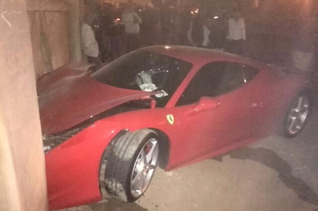 «Κόλλησε» … σε τοίχο την Ferrari 458 Italia μετά από καυγά με τη φίλη του!