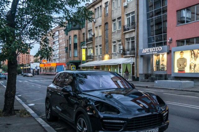 Στην Μόσχα κλέβουν τα φώτα από Porsche Cayenne και ζητούν… λύτρα!