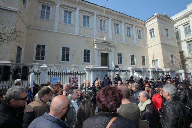 ΣτΕ: Συνταγματική η περικοπή του εφάπαξ των δημοσίων υπαλλήλων