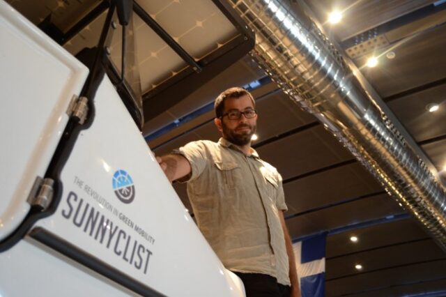 Το πρώτο ηλιακό όχημα παγκοσμίως έχει κάτι από Κρήτη