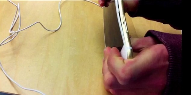 BendGate: Τώρα λυγίζουν τα iPhone 6 μέσα στα καταστήματα της Apple