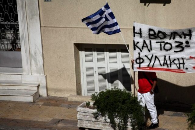 Μαρτυρία από στέλεχος Χρυσής Αυγής: Τα παίρναμε από παππούδες, περιπτεράδες και Πακιστανούς