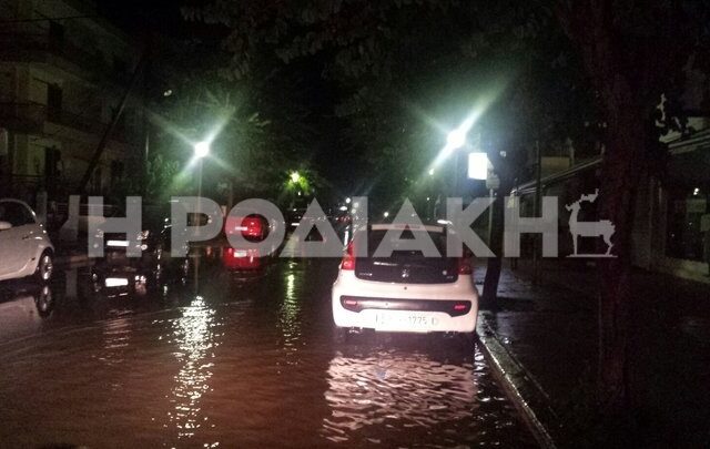 Ξύπνησαν μνήμες από τις φονικές πλημμύρες του 2013 στη Ρόδο: Χαλαζόπτωση, κλειστοί δρόμοι και ζημιές σε σπίτια