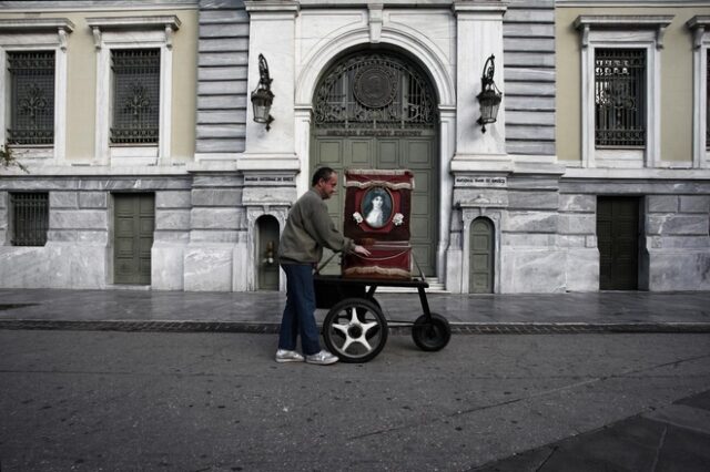 Από τη Νέα Φιλαδέλφεια στο Λουξεμβούργο. Ποιοι πλουτίζουν από τα κόκκινα δάνεια των Ελλήνων