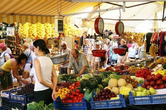 Παράταση για τις άδειες των πωλητών στις λαϊκές αγορές