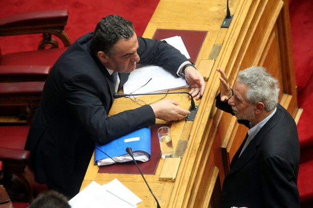 “Ατελέσφορη” και “πολιτικά άτολμη” η συνάντηση Αθανασίου με βουλευτές του ΣΥΡΙΖΑ