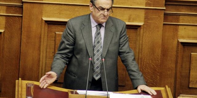 Αθανασίου: Σε τρεις μήνες έτοιμο το βραχιολάκι των κρατουμένων