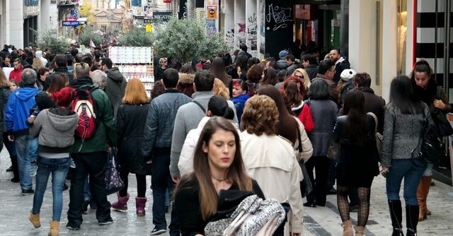 Πώς να ψωνίσεις χωρίς χρήματα; Μειωμένος ο τζίρος στις γιορτές