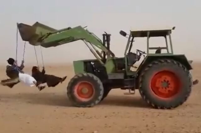 Βίντεο: Αραβικό ντρίφτινγκ ή κούνια σε μια μπουλντόζα στην έρημο;