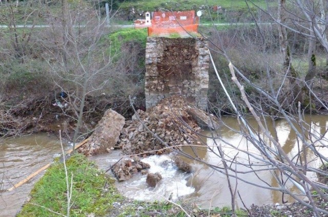 Φθιώτιδα: Κατέρρευσε ένα ακόμη ιστορικό γεφύρι