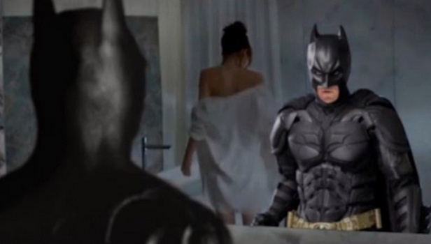 50 Shades of Wayne; Βίντεο με τον Batman στη θέση του Κρίστιαν Γκρέι