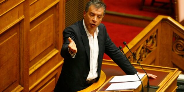 Θεοδωράκης: Το δίλημμα είναι σύγκρουση με τα συμφέροντα, με το λόμπι της δραχμής ή ευρωπαϊκή πορεία