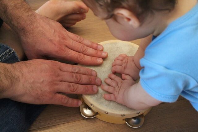 ‘Μία Μικρή Μουσική Παράσταση’ για βρέφη 6-18 μηνών και τους γονείς τους