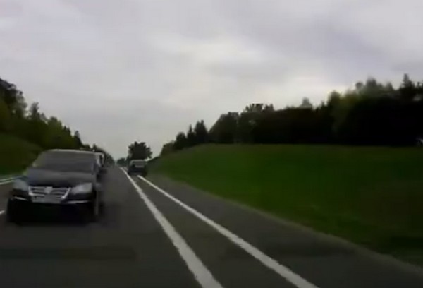 Βίντεο: Ευτυχώς ο οδηγός είχε γρήγορα αντανακλαστικά