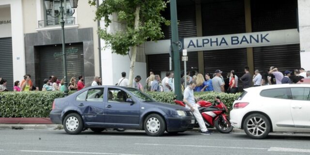 Ανοιχτά από το μεσημέρι τα ΑΤΜ των τραπεζών με ημερήσιο όριο ανάληψης 60 ευρώ