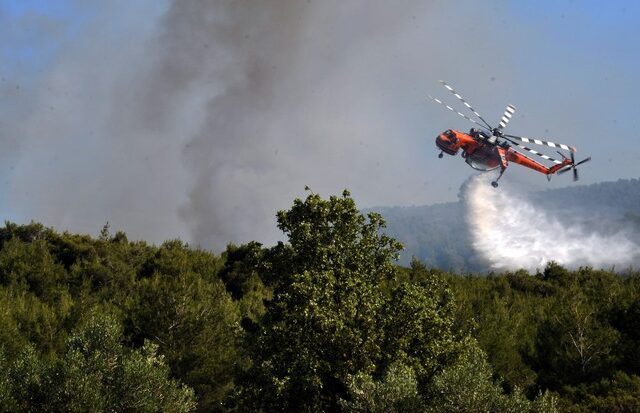 Υπό μερικό έλεγχο φωτιά στο Γαλάτσι