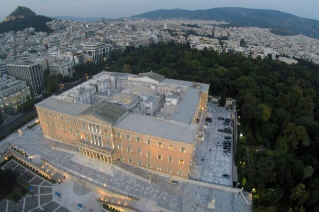 Συμφωνία: Τι πρέπει να περάσει από την ελληνική Βουλή μέχρι την Τετάρτη