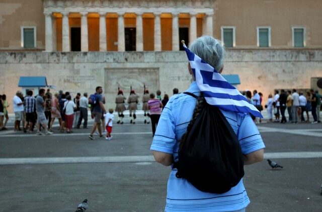 Δημοψήφισμα: Είπαν ΟΧΙ στην πρόταση, αλλά ΝΑΙ στο ευρώ