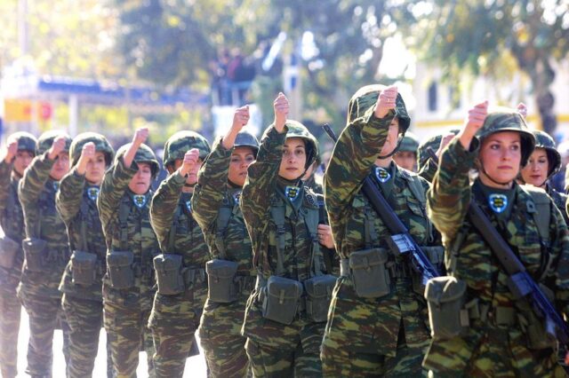 Καμμένος: Υπό εξέταση η εθελοντική στράτευση των γυναικών